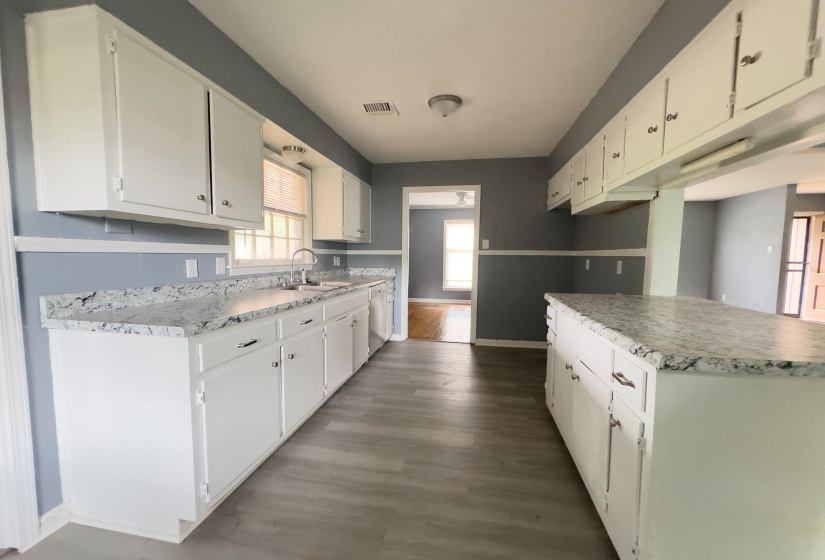 3553 RHODES AVE, Memphis, Tennessee 38111, 3 Bedroom Bedrooms, 6 Room Rooms,2 BathroomBathrooms,Residential,For Sale,RHODES,0,10228734