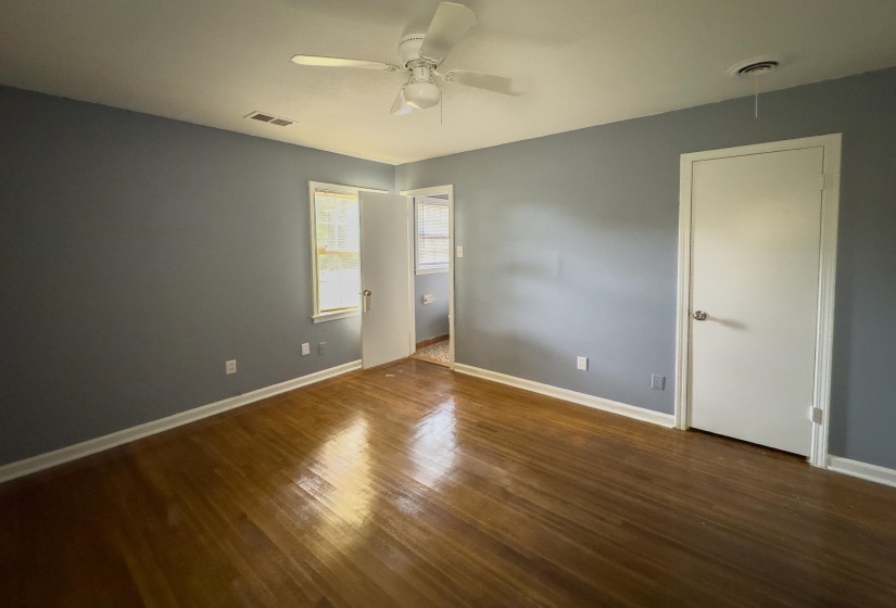 3553 RHODES AVE, Memphis, Tennessee 38111, 3 Bedroom Bedrooms, 6 Room Rooms,2 BathroomBathrooms,Residential,For Sale,RHODES,0,10228734
