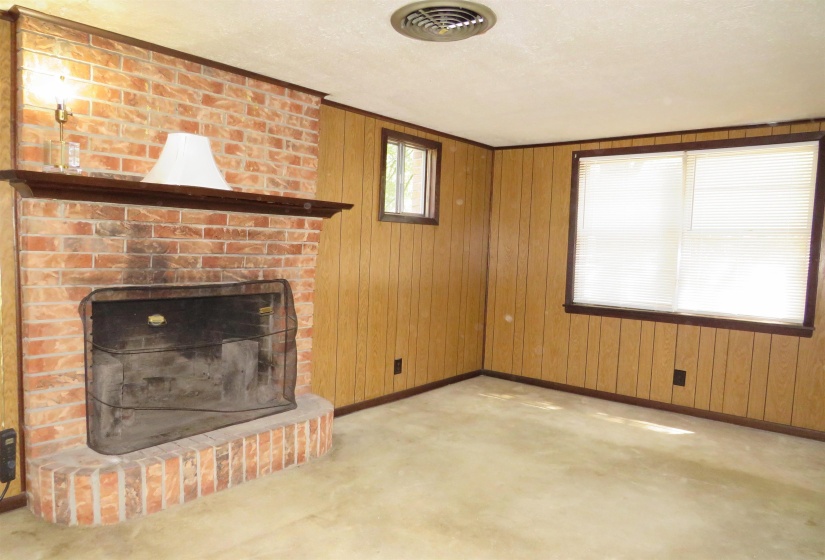 1657 PERKINS RD, Memphis, Tennessee 38117, 2 Bedroom Bedrooms, 6 Room Rooms,1 BathroomBathrooms,Residential,For Sale,PERKINS,0,10228736