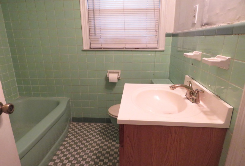 1657 PERKINS RD, Memphis, Tennessee 38117, 2 Bedroom Bedrooms, 6 Room Rooms,1 BathroomBathrooms,Residential,For Sale,PERKINS,0,10228736