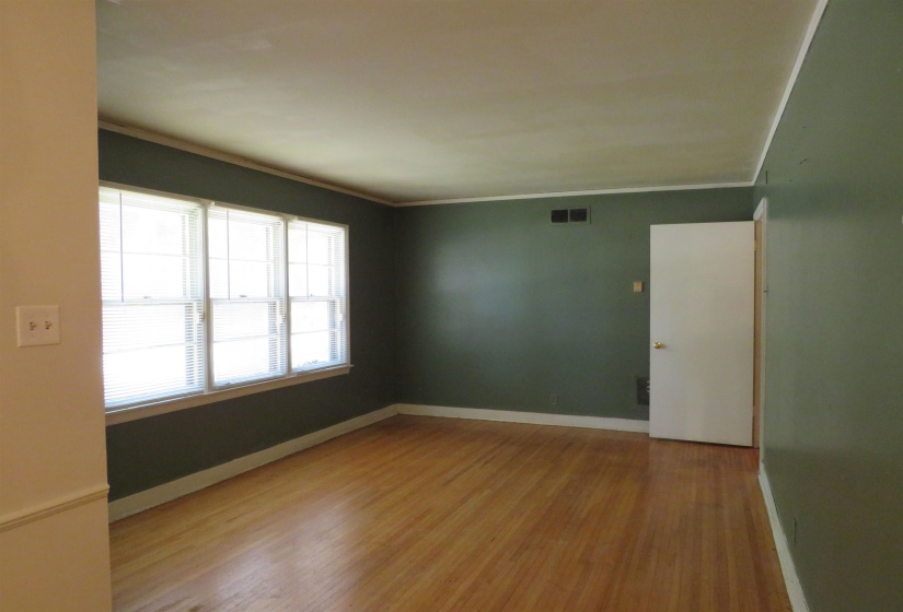 1657 PERKINS RD, Memphis, Tennessee 38117, 2 Bedroom Bedrooms, 6 Room Rooms,1 BathroomBathrooms,Residential,For Sale,PERKINS,0,10228736