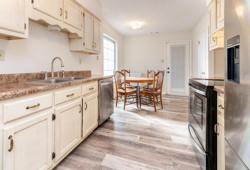 6600 SUNGATE CIR, Bartlett, Tennessee 38135, 3 Bedroom Bedrooms, 8 Room Rooms,2 BathroomBathrooms,Residential,For Sale,SUNGATE,0,10228742