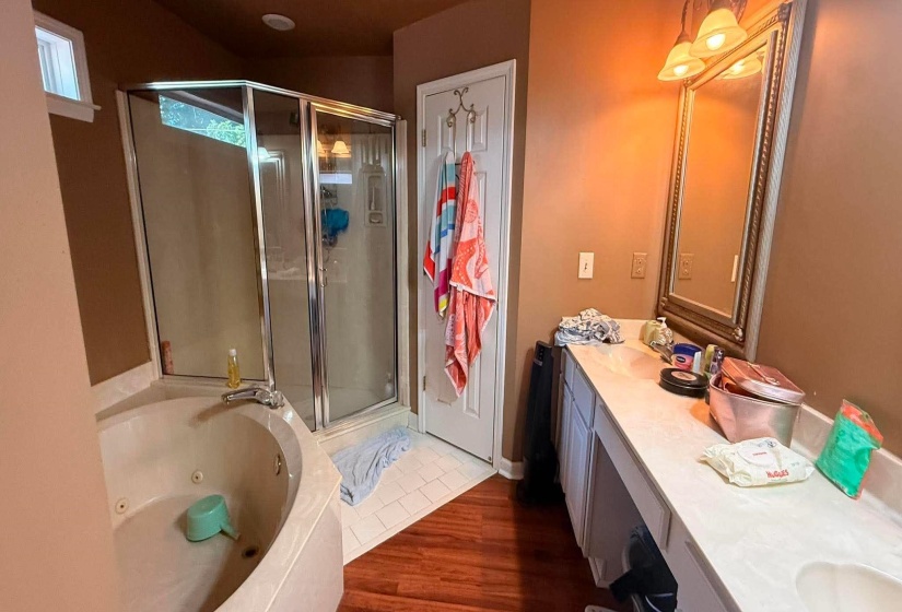 1634 TORRINGTON DR, Cordova, Tennessee 38016, 5 Bedroom Bedrooms, 8 Room Rooms,3 BathroomBathrooms,Residential,For Sale,TORRINGTON,0,10228743
