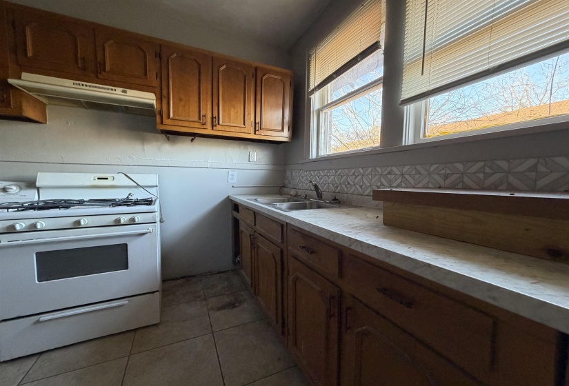 961 DUNLAP ST, Memphis, Tennessee 38107, 2 Bedroom Bedrooms, 0 ,1 BathroomBathrooms,Duplexes,For Sale,DUNLAP,0,10228758