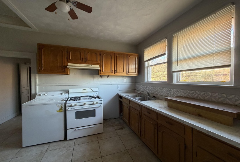 961 DUNLAP ST, Memphis, Tennessee 38107, 2 Bedroom Bedrooms, 0 ,1 BathroomBathrooms,Duplexes,For Sale,DUNLAP,0,10228758