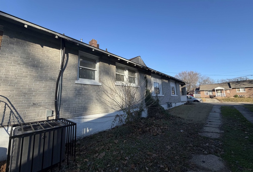 961 DUNLAP ST, Memphis, Tennessee 38107, 2 Bedroom Bedrooms, 0 ,1 BathroomBathrooms,Duplexes,For Sale,DUNLAP,0,10228758