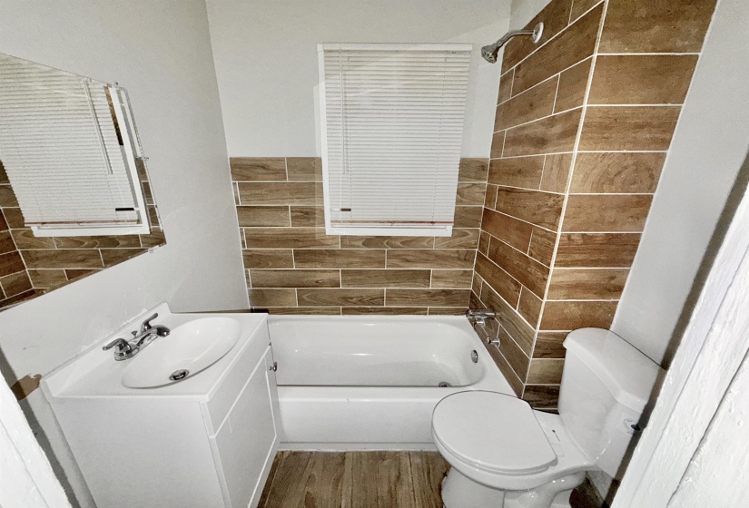 2261 HUNTER AVE, Memphis, Tennessee 38108, 1 Bedroom Bedrooms, 0 ,1 BathroomBathrooms,Duplexes,For Sale,HUNTER,0,10228765