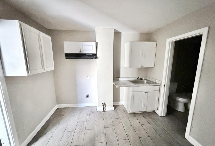 2261 HUNTER AVE, Memphis, Tennessee 38108, 1 Bedroom Bedrooms, 0 ,1 BathroomBathrooms,Duplexes,For Sale,HUNTER,0,10228765