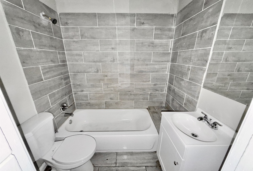 2261 HUNTER AVE, Memphis, Tennessee 38108, 1 Bedroom Bedrooms, 0 ,1 BathroomBathrooms,Duplexes,For Sale,HUNTER,0,10228765