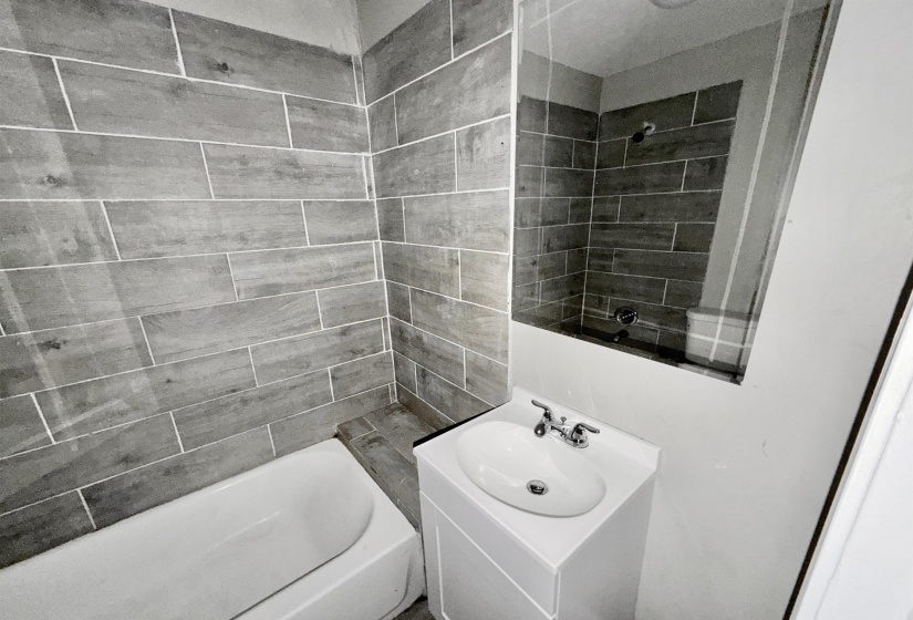 2261 HUNTER AVE, Memphis, Tennessee 38108, 1 Bedroom Bedrooms, 0 ,1 BathroomBathrooms,Duplexes,For Sale,HUNTER,0,10228765