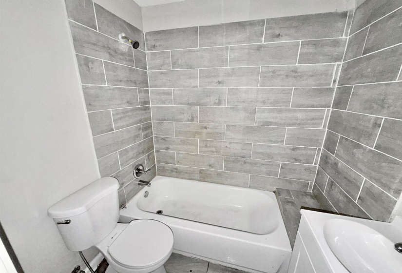 2261 HUNTER AVE, Memphis, Tennessee 38108, 1 Bedroom Bedrooms, 0 ,1 BathroomBathrooms,Duplexes,For Sale,HUNTER,0,10228765
