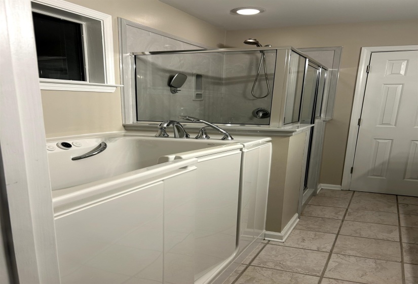 1291 ISLAND HARBOR DR, Memphis, Tennessee 38103, 3 Bedroom Bedrooms, 6 Room Rooms,2.1 BathroomBathrooms,Residential,For Sale,ISLAND HARBOR,0,10228752