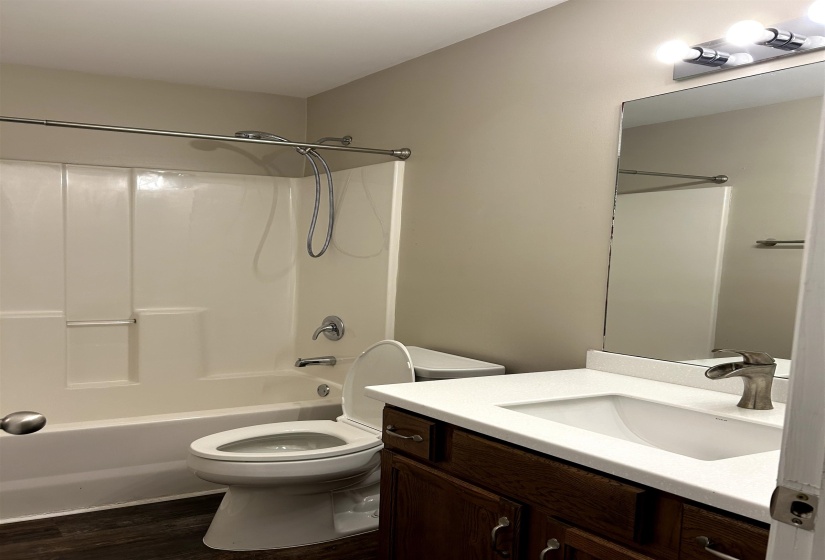 1291 ISLAND HARBOR DR, Memphis, Tennessee 38103, 3 Bedroom Bedrooms, 6 Room Rooms,2.1 BathroomBathrooms,Residential,For Sale,ISLAND HARBOR,0,10228752