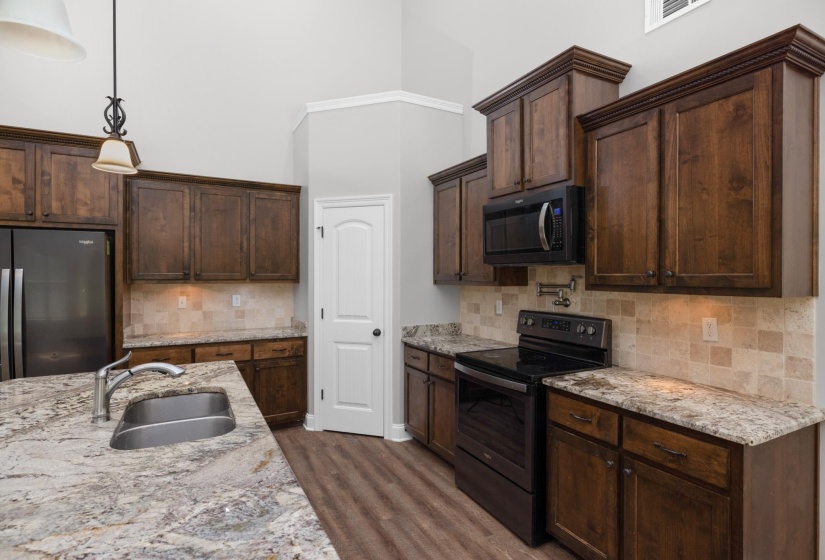 102 ABERDEEN DR, Munford, Tennessee 38058, 4 Bedroom Bedrooms, 4 Room Rooms,3 BathroomBathrooms,Residential,For Sale,ABERDEEN,0,10228755