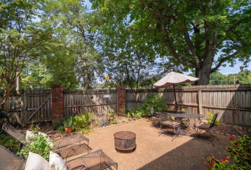 6946 AMBERLY RD, Memphis, Tennessee 38119, 3 Bedroom Bedrooms, 7 Room Rooms,2.1 BathroomBathrooms,Residential,For Sale,AMBERLY,0,10228761