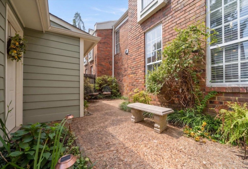 6946 AMBERLY RD, Memphis, Tennessee 38119, 3 Bedroom Bedrooms, 7 Room Rooms,2.1 BathroomBathrooms,Residential,For Sale,AMBERLY,0,10228761