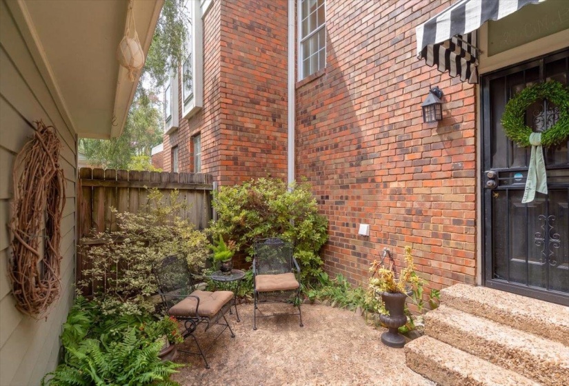 6946 AMBERLY RD, Memphis, Tennessee 38119, 3 Bedroom Bedrooms, 7 Room Rooms,2.1 BathroomBathrooms,Residential,For Sale,AMBERLY,0,10228761