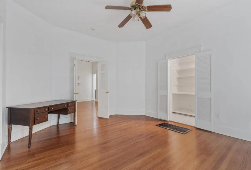 2282 CENTRAL AVE, Memphis, Tennessee 38104, 2 Bedroom Bedrooms, 13 Room Rooms,1.1 BathroomBathrooms,Residential,For Sale,CENTRAL,0,10228762