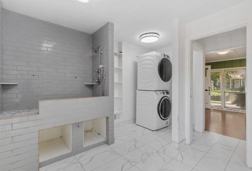 2282 CENTRAL AVE, Memphis, Tennessee 38104, 2 Bedroom Bedrooms, 13 Room Rooms,1.1 BathroomBathrooms,Residential,For Sale,CENTRAL,0,10228762