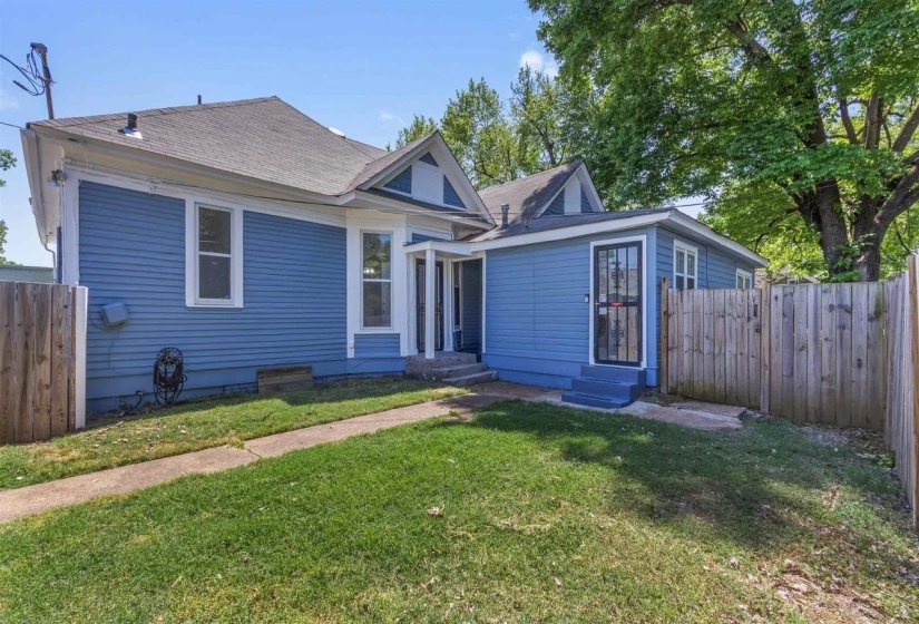 2282 CENTRAL AVE, Memphis, Tennessee 38104, 2 Bedroom Bedrooms, 13 Room Rooms,1.1 BathroomBathrooms,Residential,For Sale,CENTRAL,0,10228762