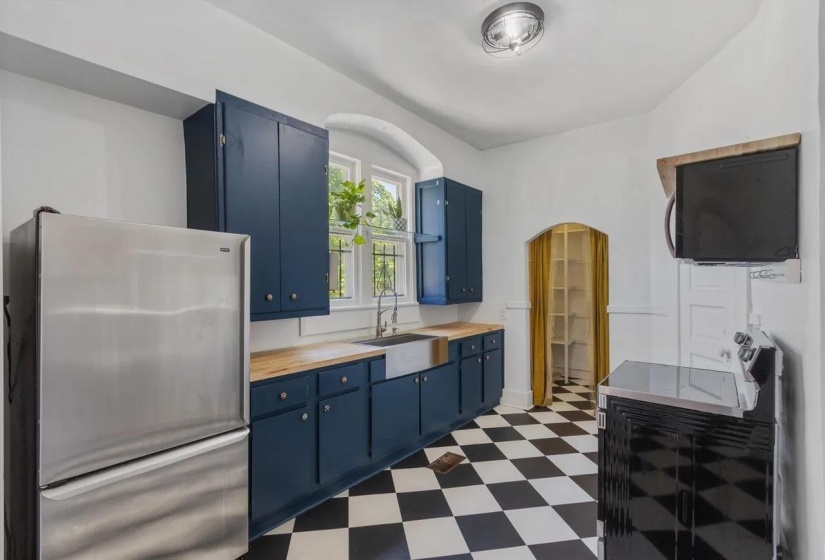 2282 CENTRAL AVE, Memphis, Tennessee 38104, 2 Bedroom Bedrooms, 13 Room Rooms,1.1 BathroomBathrooms,Residential,For Sale,CENTRAL,0,10228762