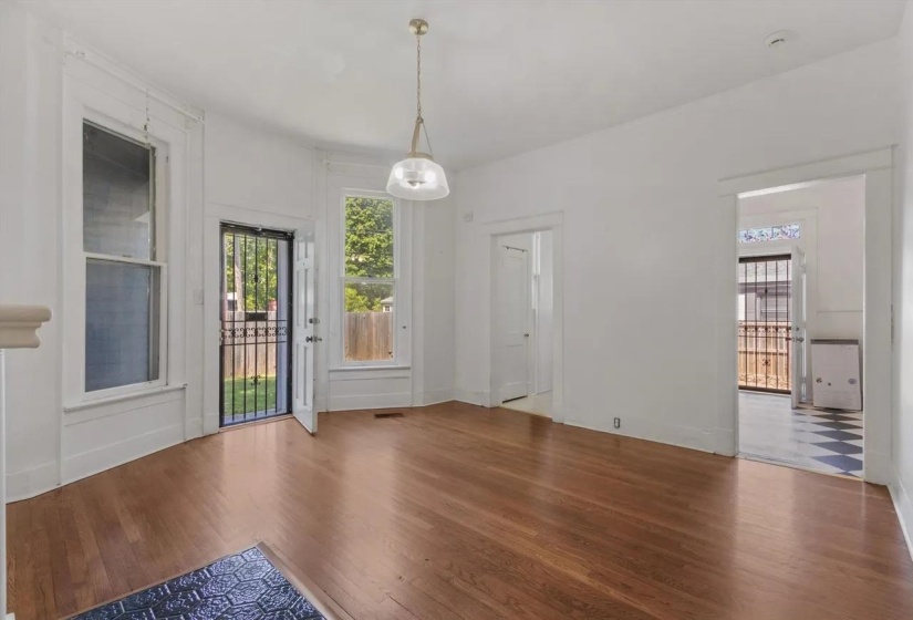 2282 CENTRAL AVE, Memphis, Tennessee 38104, 2 Bedroom Bedrooms, 13 Room Rooms,1.1 BathroomBathrooms,Residential,For Sale,CENTRAL,0,10228762