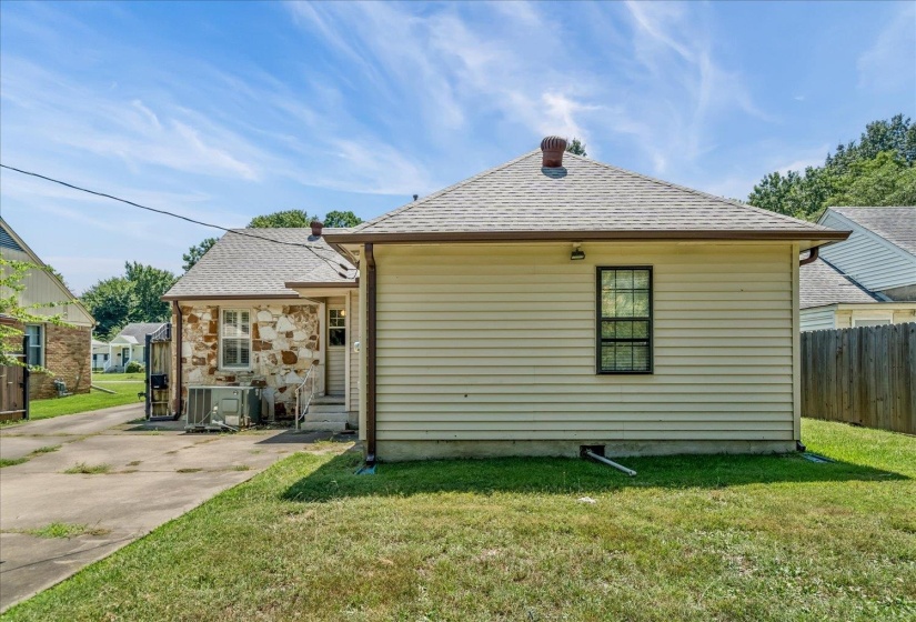 3640 SHIRLWOOD AVE, Memphis, Tennessee 38122, 3 Bedroom Bedrooms, 6 Room Rooms,2 BathroomBathrooms,Residential,For Sale,SHIRLWOOD,0,10228770