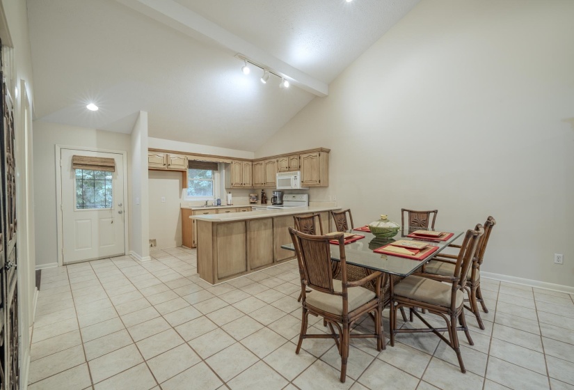 76 RED OAK PT, Savannah, Tennessee 38326, 3 Bedroom Bedrooms, 8 Room Rooms,2.2 BathroomBathrooms,Residential,For Sale,RED OAK,0,10228772