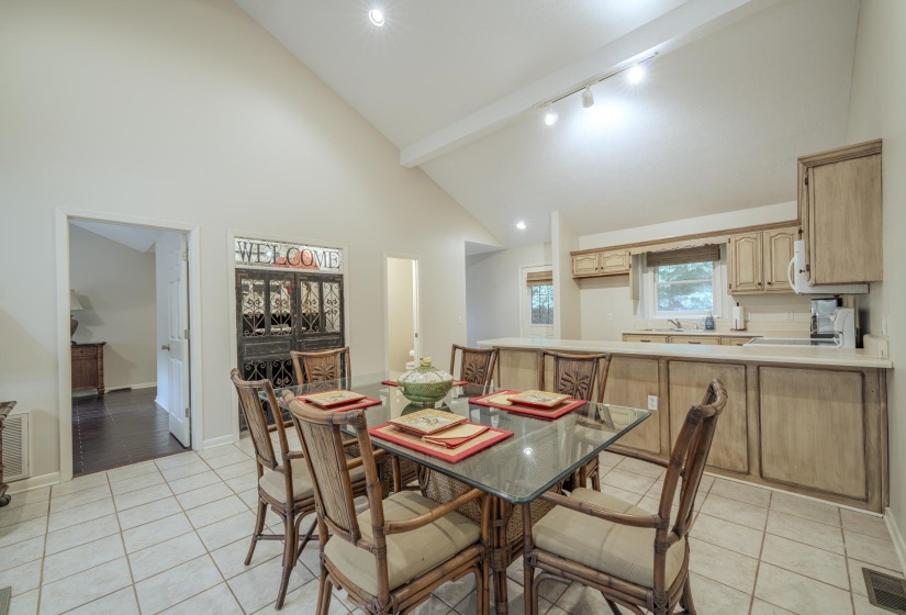 76 RED OAK PT, Savannah, Tennessee 38326, 3 Bedroom Bedrooms, 8 Room Rooms,2.2 BathroomBathrooms,Residential,For Sale,RED OAK,0,10228772