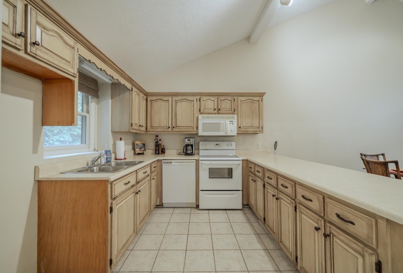 76 RED OAK PT, Savannah, Tennessee 38326, 3 Bedroom Bedrooms, 8 Room Rooms,2.2 BathroomBathrooms,Residential,For Sale,RED OAK,0,10228772