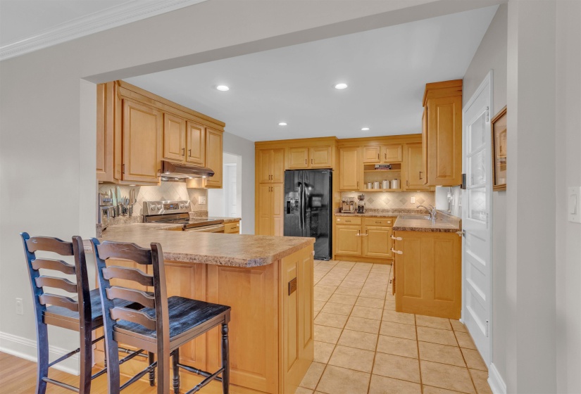 4988 FAIRFIELD CIR, Memphis, Tennessee 38117, 3 Bedroom Bedrooms, 6 Room Rooms,3 BathroomBathrooms,Residential,For Sale,FAIRFIELD,0,10228775