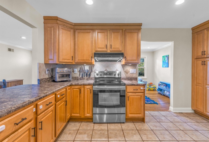 4988 FAIRFIELD CIR, Memphis, Tennessee 38117, 3 Bedroom Bedrooms, 6 Room Rooms,3 BathroomBathrooms,Residential,For Sale,FAIRFIELD,0,10228775