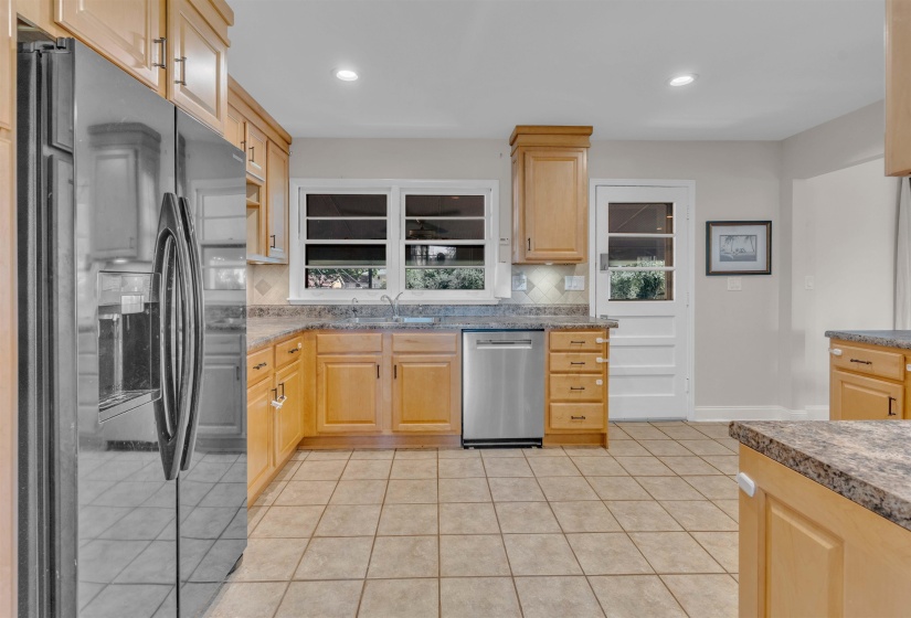 4988 FAIRFIELD CIR, Memphis, Tennessee 38117, 3 Bedroom Bedrooms, 6 Room Rooms,3 BathroomBathrooms,Residential,For Sale,FAIRFIELD,0,10228775