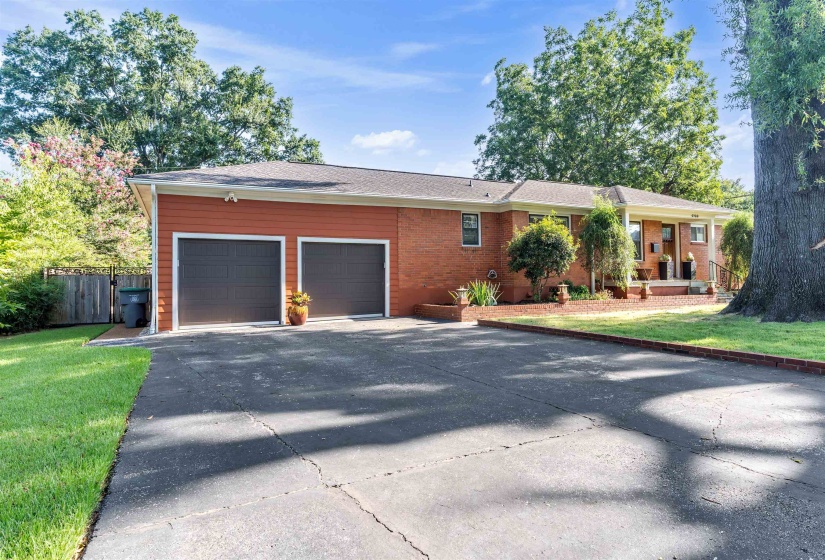 4988 FAIRFIELD CIR, Memphis, Tennessee 38117, 3 Bedroom Bedrooms, 6 Room Rooms,3 BathroomBathrooms,Residential,For Sale,FAIRFIELD,0,10228775
