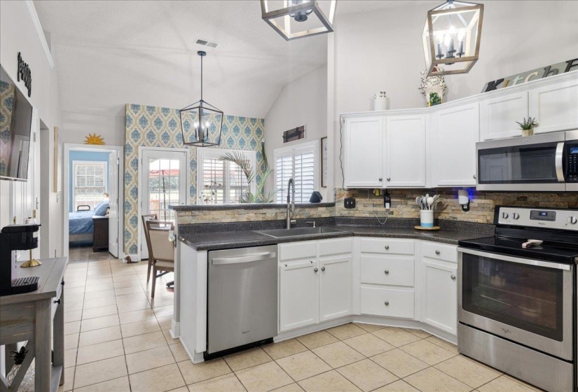 9123 BERRY GARDEN CIR, Memphis, Tennessee 38016, 3 Bedroom Bedrooms, 5 Room Rooms,2 BathroomBathrooms,Residential,For Sale,BERRY GARDEN,0,10228780