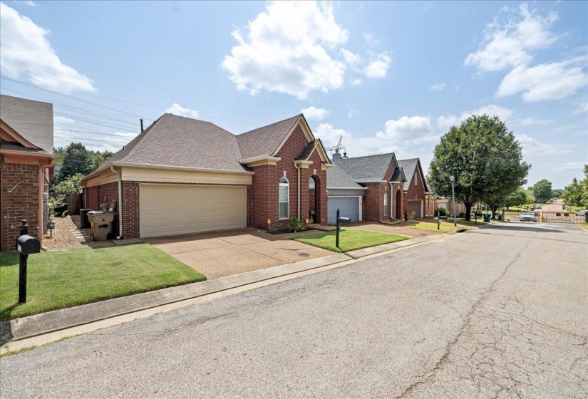 9123 BERRY GARDEN CIR, Memphis, Tennessee 38016, 3 Bedroom Bedrooms, 5 Room Rooms,2 BathroomBathrooms,Residential,For Sale,BERRY GARDEN,0,10228780