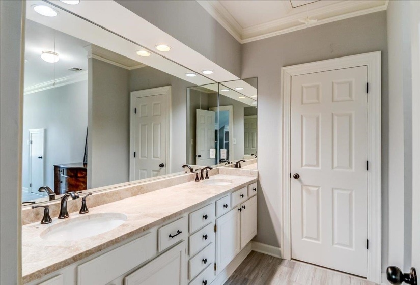 8789 CLUB LAKE CV, Memphis, Tennessee 38125, 5 Bedroom Bedrooms, 5 Room Rooms,5.1 BathroomBathrooms,Residential,For Sale,CLUB LAKE,0,10228685