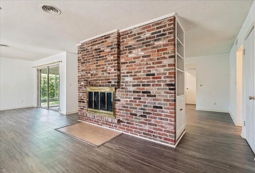 1205 BRISTOL DR, Memphis, Tennessee 38119, 3 Bedroom Bedrooms, 8 Room Rooms,2 BathroomBathrooms,Residential,For Sale,BRISTOL,0,10228796