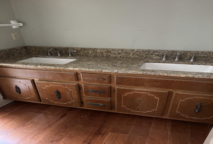 2967 OLD ELM LN, Germantown, Tennessee 38138, 5 Bedroom Bedrooms, 9 Room Rooms,2.1 BathroomBathrooms,Residential,For Sale,OLD ELM,0,10228799