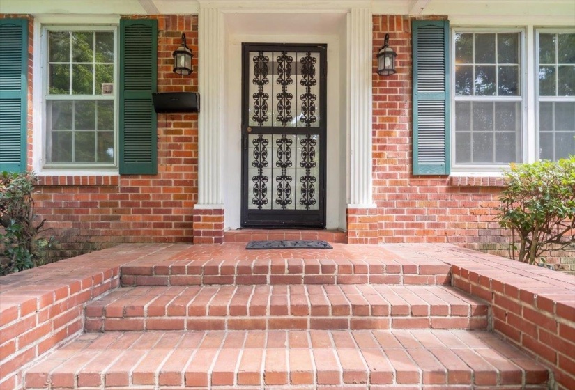 4968 COLE RD, Memphis, Tennessee 38117, 3 Bedroom Bedrooms, 7 Room Rooms,2 BathroomBathrooms,Residential,For Sale,COLE,0,10228801