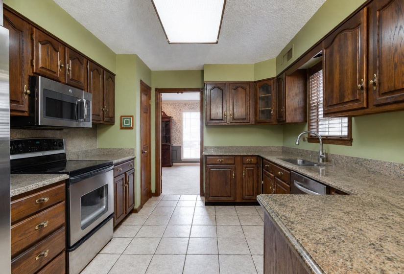 1906 MALABAR DR, Germantown, Tennessee 38138, 4 Bedroom Bedrooms, 7 Room Rooms,3 BathroomBathrooms,Residential,For Sale,MALABAR,0,10228810