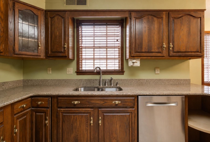 1906 MALABAR DR, Germantown, Tennessee 38138, 4 Bedroom Bedrooms, 7 Room Rooms,3 BathroomBathrooms,Residential,For Sale,MALABAR,0,10228810