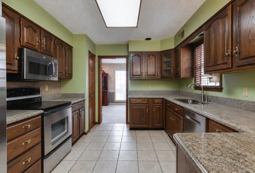 1906 MALABAR DR, Germantown, Tennessee 38138, 4 Bedroom Bedrooms, 7 Room Rooms,3 BathroomBathrooms,Residential,For Sale,MALABAR,0,10228810