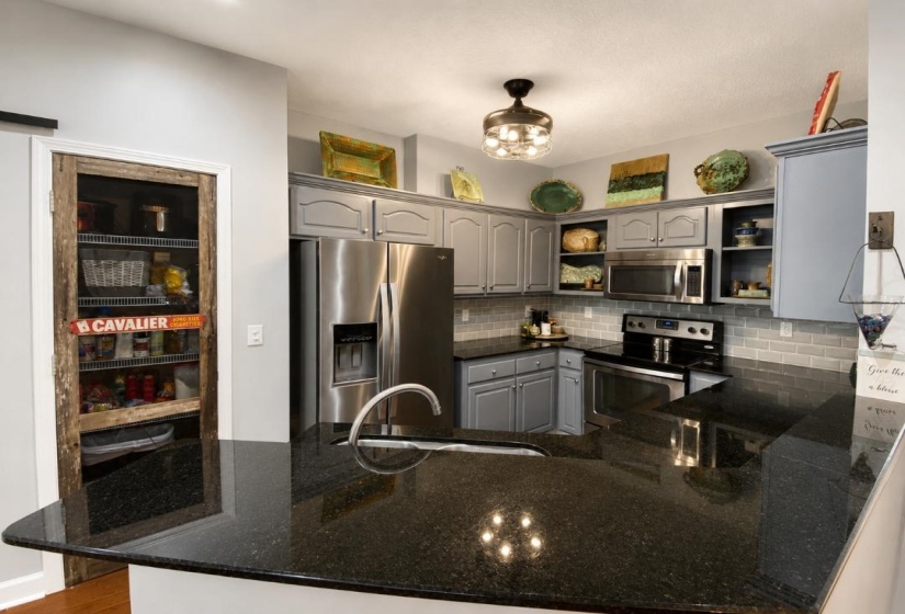 200 VANTAGE PT, Counce, Tennessee 38326, 4 Bedroom Bedrooms, 7 Room Rooms,2.1 BathroomBathrooms,Residential,For Sale,VANTAGE,0,10228816