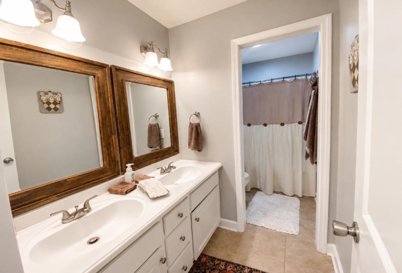 200 VANTAGE PT, Counce, Tennessee 38326, 4 Bedroom Bedrooms, 7 Room Rooms,2.1 BathroomBathrooms,Residential,For Sale,VANTAGE,0,10228816
