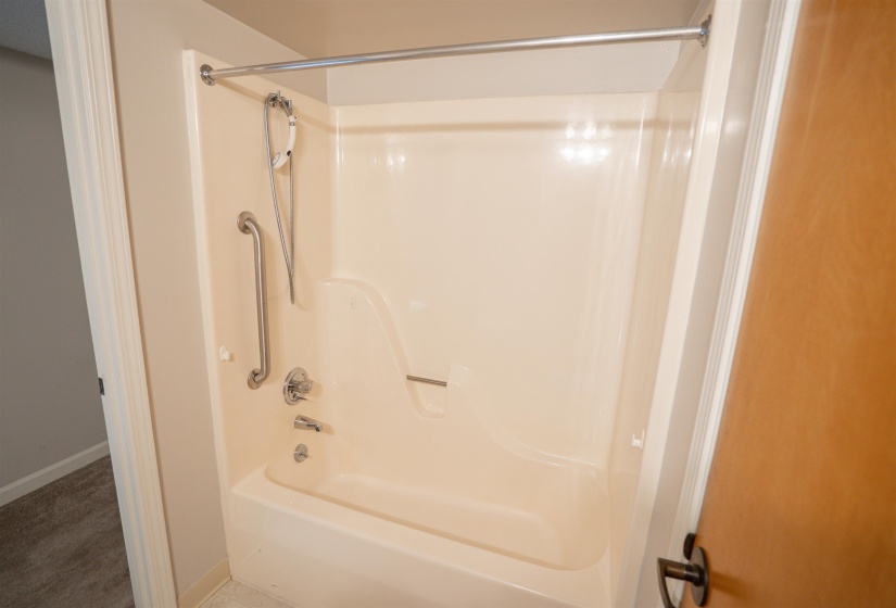 3589 COVINGTON PIKE, Memphis, Tennessee 38128, 2 Bedroom Bedrooms, 4 Room Rooms,2 BathroomBathrooms,Residential,For Sale,COVINGTON,0,10228817