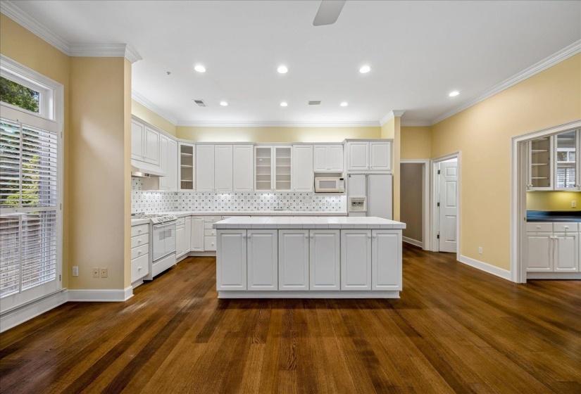 5576 BAYBERRY CV, Memphis, Tennessee 38120, 4 Bedroom Bedrooms, 8 Room Rooms,2.1 BathroomBathrooms,Residential,For Sale,BAYBERRY,0,10228820