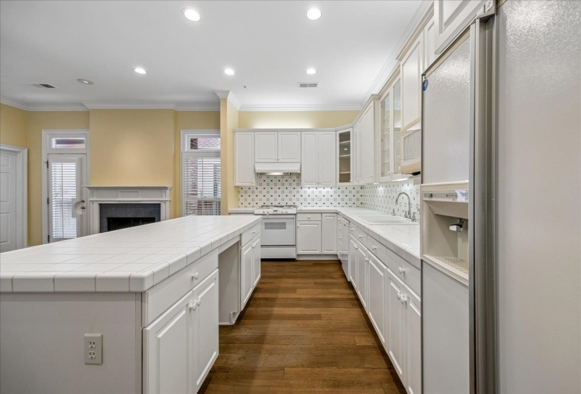 5576 BAYBERRY CV, Memphis, Tennessee 38120, 4 Bedroom Bedrooms, 8 Room Rooms,2.1 BathroomBathrooms,Residential,For Sale,BAYBERRY,0,10228820