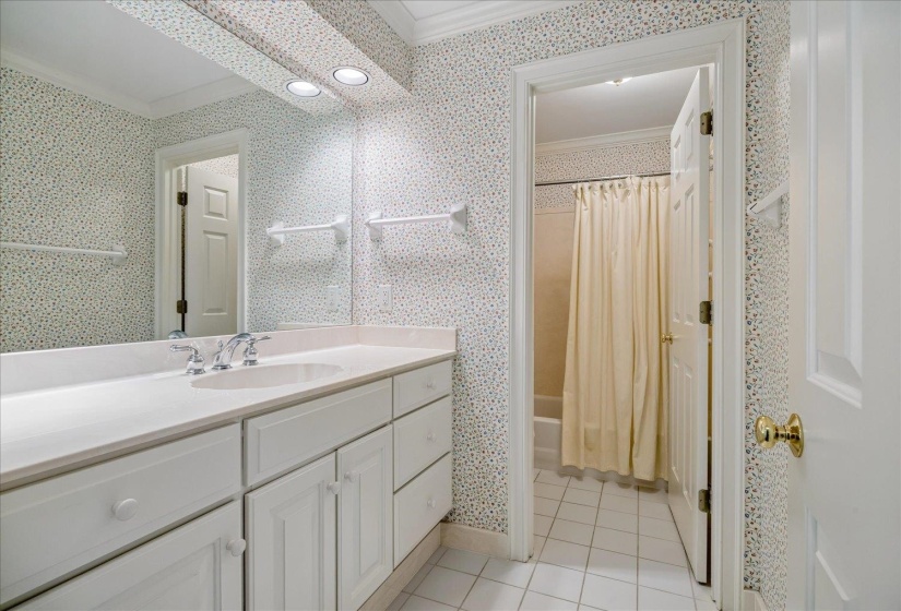 5576 BAYBERRY CV, Memphis, Tennessee 38120, 4 Bedroom Bedrooms, 8 Room Rooms,2.1 BathroomBathrooms,Residential,For Sale,BAYBERRY,0,10228820