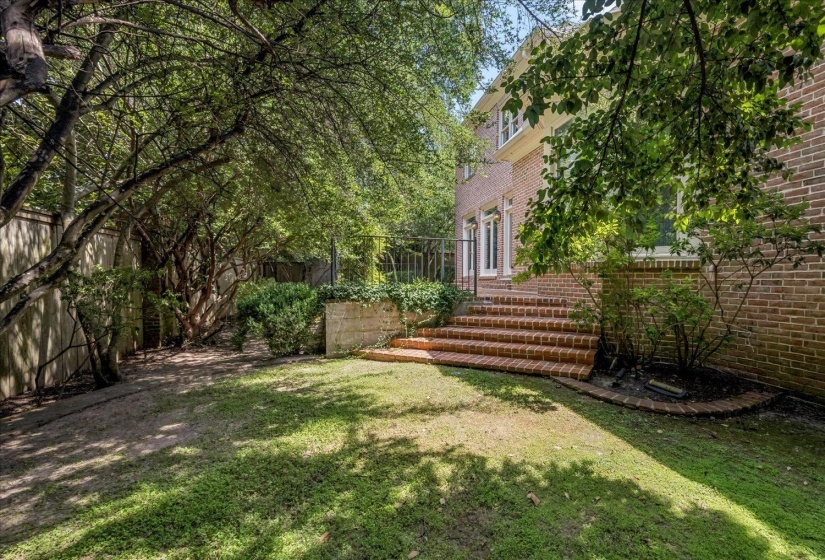 5576 BAYBERRY CV, Memphis, Tennessee 38120, 4 Bedroom Bedrooms, 8 Room Rooms,2.1 BathroomBathrooms,Residential,For Sale,BAYBERRY,0,10228820